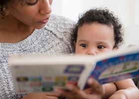 کودکان در چه سنی به کدام کتاب های کودکانه علاقه بیشتری دارند؟