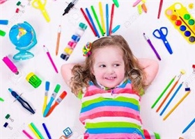 نشانه های خلاقیت کودکان را از چه سنی می توان مشاهده کرد؟